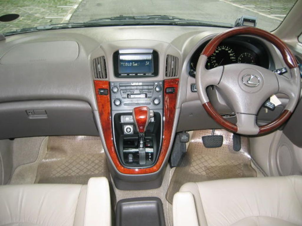 2001 Toyota Harrier