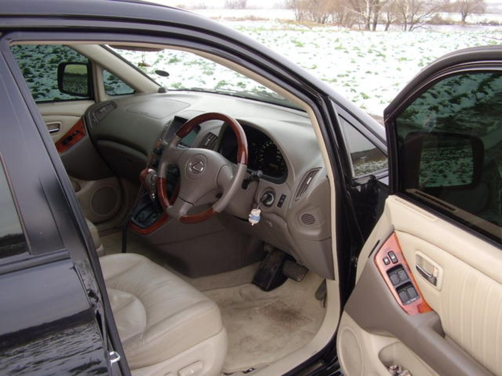 2001 Toyota Harrier