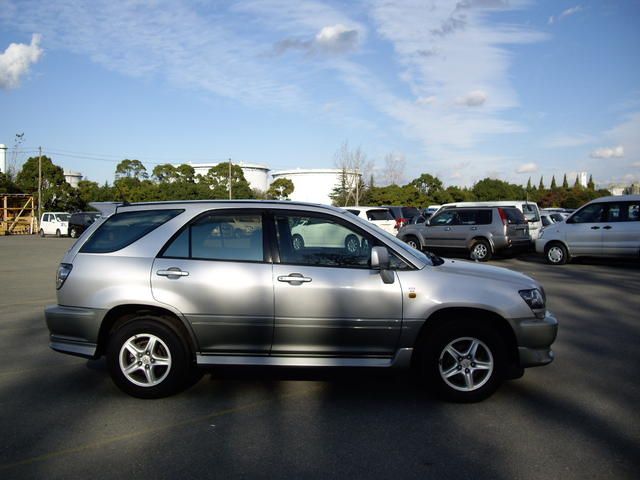 2001 Toyota Harrier