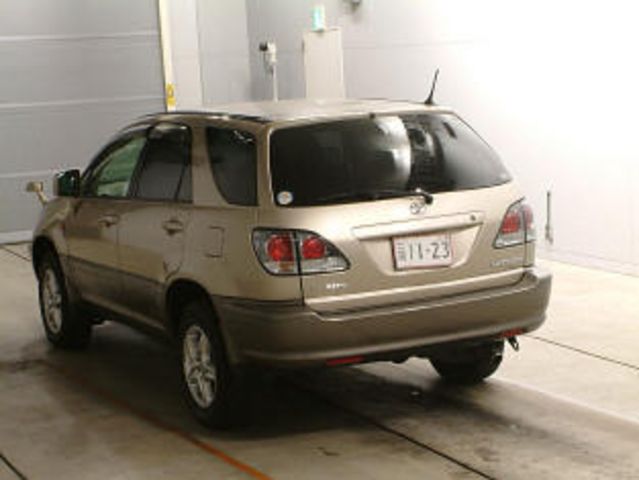 2001 Toyota Harrier