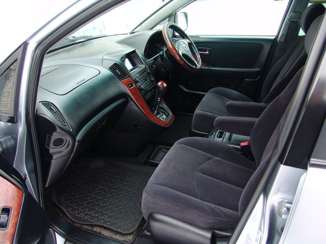 2001 Toyota Harrier