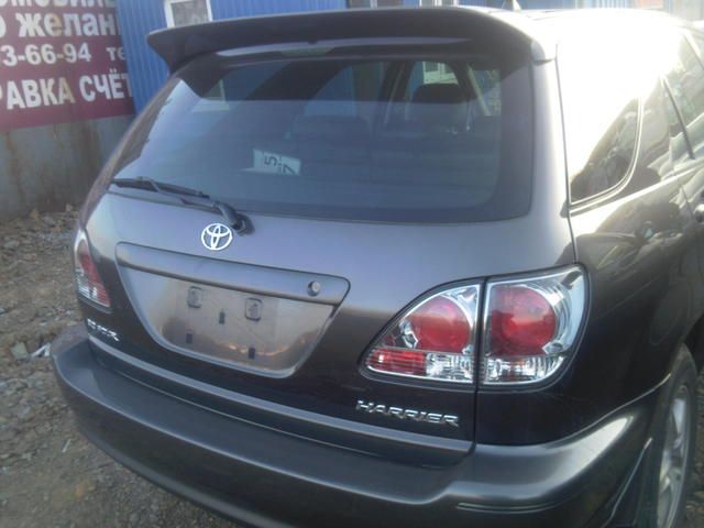 2001 Toyota Harrier