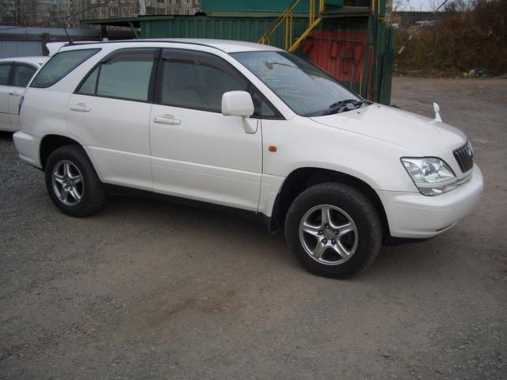 2001 Toyota Harrier