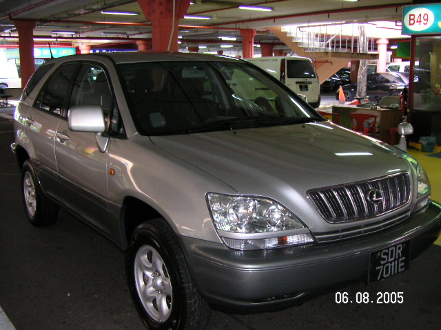 2001 Toyota Harrier Pictures