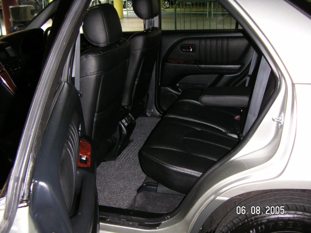 2001 Toyota Harrier Pictures