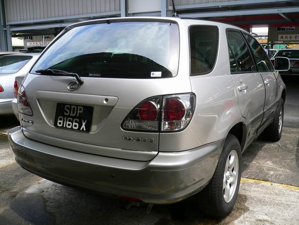 2001 Toyota Harrier Pictures