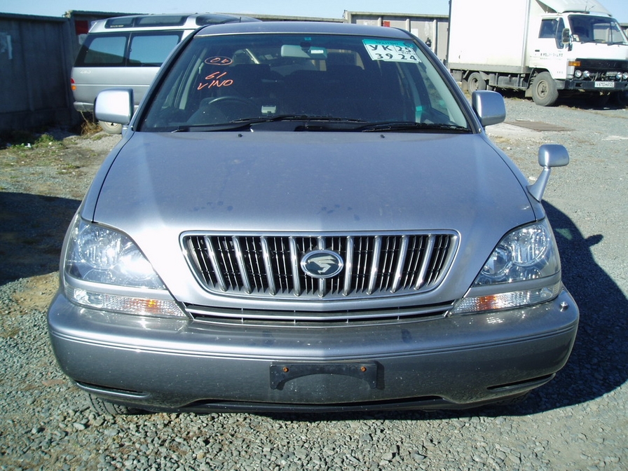 2001 Toyota Harrier Photos