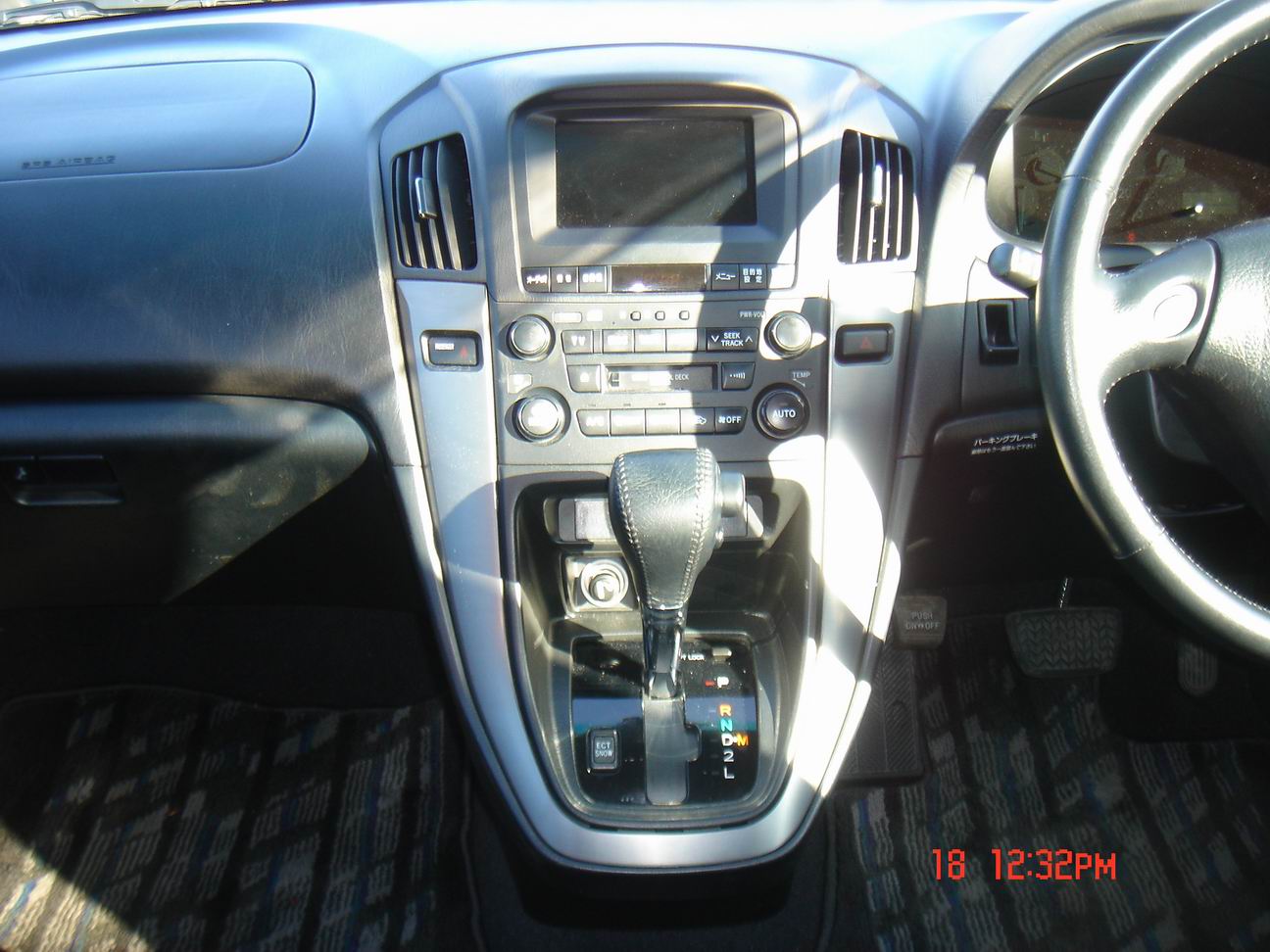 2001 Toyota Harrier Images