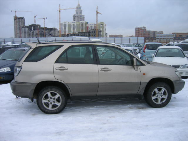 2001 Toyota Harrier Photos