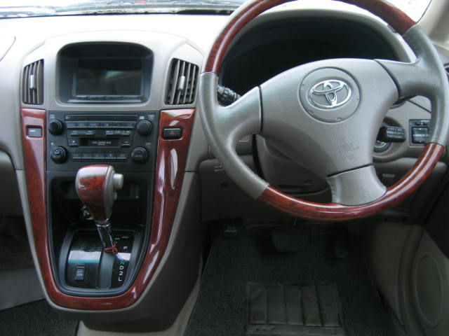 2001 Toyota Harrier Pictures
