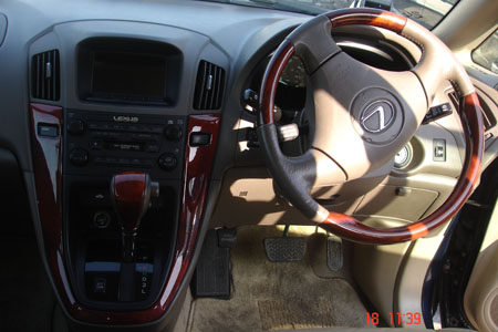 2001 Toyota Harrier Pictures