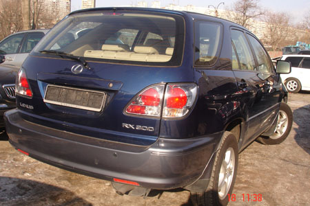 2001 Toyota Harrier Images