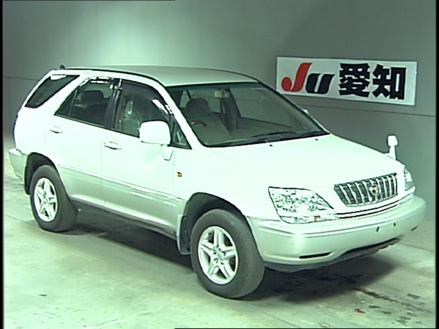 2001 Toyota Harrier Images