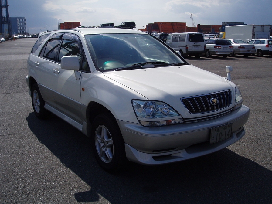 2001 Toyota Harrier Images