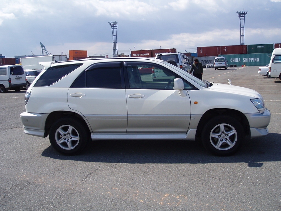 2001 Toyota Harrier Pictures