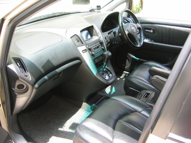 2001 Toyota Harrier Photos