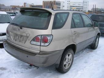 2001 Toyota Harrier Images