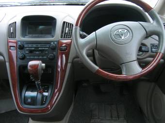 2001 Toyota Harrier Pictures