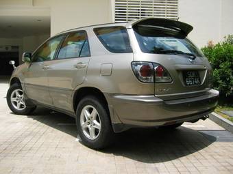 2001 Toyota Harrier Pictures