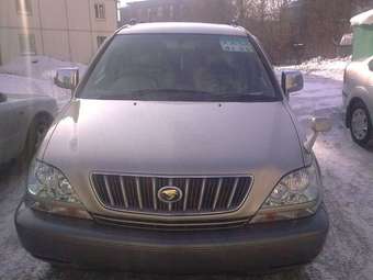 2001 Toyota Harrier Photos