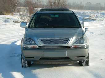 2001 Toyota Harrier Images