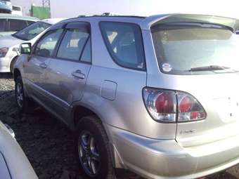 2001 Toyota Harrier Photos