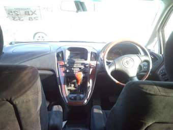 2001 Toyota Harrier Images