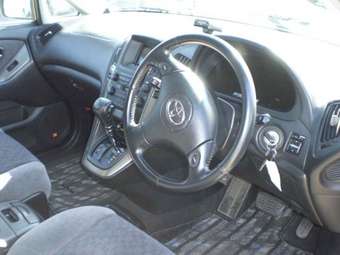 2001 Toyota Harrier Pictures