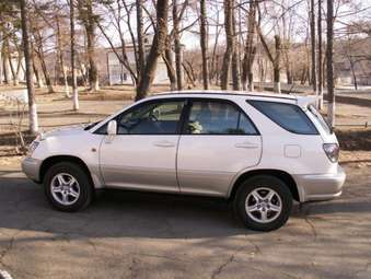 2001 Toyota Harrier Pictures
