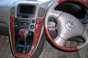 2001 Toyota Harrier Images