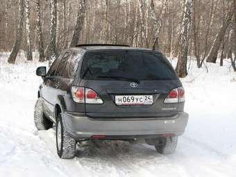 2001 Toyota Harrier Photos