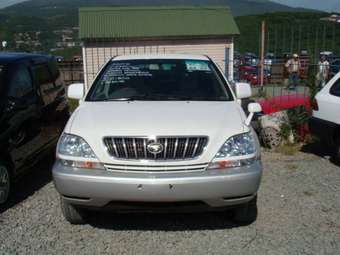 2001 Toyota Harrier Images
