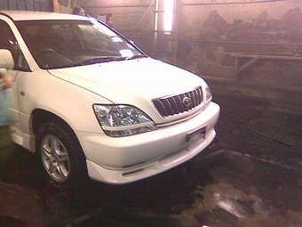 2001 Toyota Harrier Photos