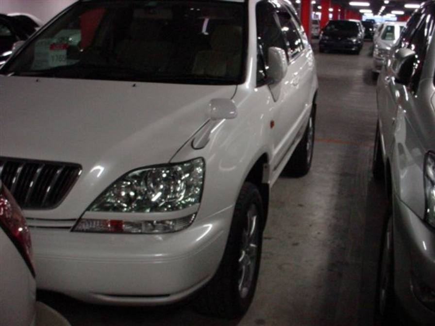 2002 Toyota Harrier Pictures