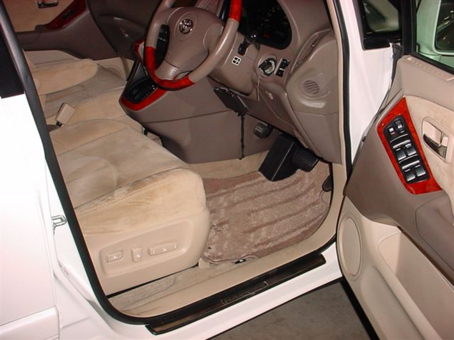 2002 Toyota Harrier Pictures
