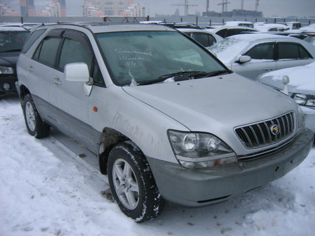 2002 Toyota Harrier Images