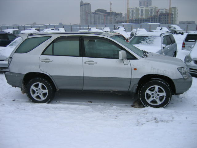2002 Toyota Harrier Pictures