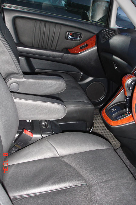 2002 Toyota Harrier Pictures