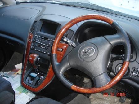 2002 Toyota Harrier Pictures