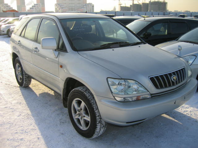 2002 Toyota Harrier Pictures