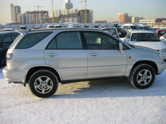 2002 Toyota Harrier Photos