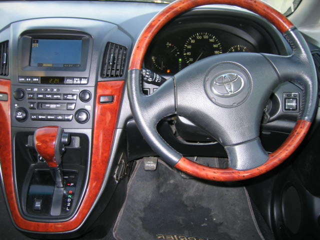 2002 Toyota Harrier Pictures