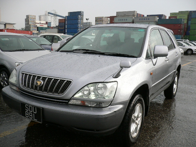 2002 Toyota Harrier Photos