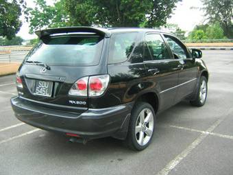 2002 Toyota Harrier Pictures