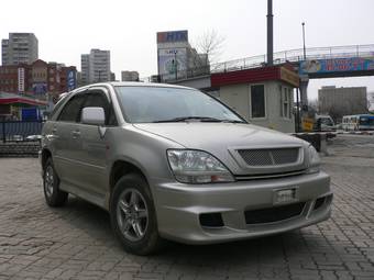 2002 Toyota Harrier Pictures