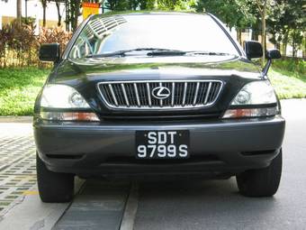 2002 Toyota Harrier Images