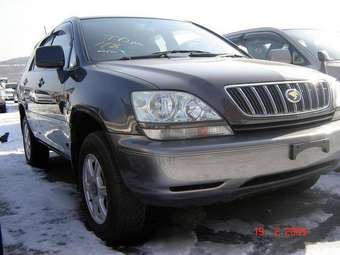 2002 Toyota Harrier Images