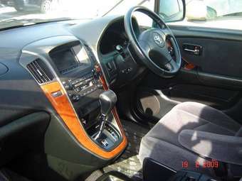 2002 Toyota Harrier Photos