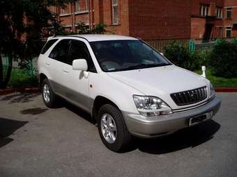 2002 Toyota Harrier Pictures