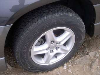 2002 Toyota Harrier Images